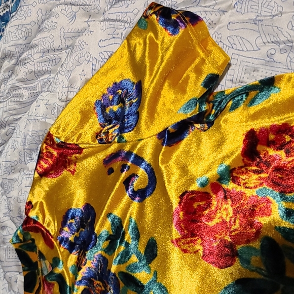 Zara Trafaluc mock neck velour top - Picture 3 of 6